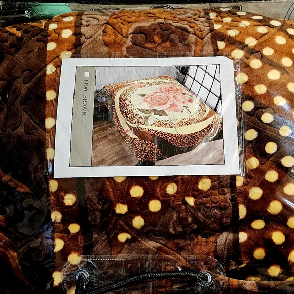 Double Ply Floral Blankets - Picture 1 of 5